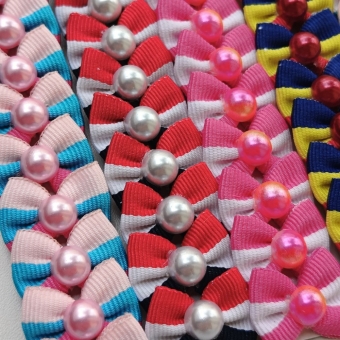 Laço P - Pérolas Coloridas - Pacote com 50und